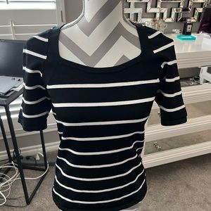 White House black market black and white short sleeve , size M, barely worn